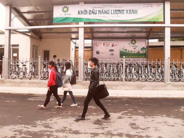 Cổng B8 Ký túc xá Trường Đại học Bách khoa Hà Nội là địa điểm mà Trung tâm dịch vụ xe điện Bách khoa cho thuê xe điện và dịch vụ sửa chữa xe điện
