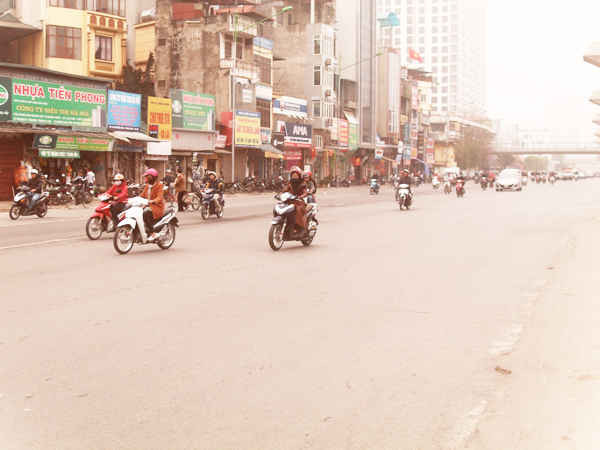Theo bà Lan và ông Hoàng thì việc đốn hạ hàng cây xà cừ khiến đoạn đường Trần Phú và Nguyễn Trãi thông thoáng hơn, các phương tiện tham gia giao thông dễ dàng di chuyển hơn…