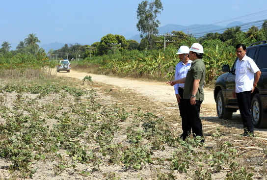 Phó Thủ tướng Hoàng Trung Hải thị sát tình hình khô hạn tại phía Tây tỉnh Khánh Hòa.