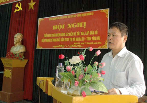 Phó Giám đốc Sở TN&MT Yên Bái, ông Cao Minh Tuấn phát biểu chỉ đạo tại Hội nghị triển khai công tác kiểm kê đất đai, lập bản đồ hiện trạng sử dụng đất năm 2014 tại Thị xã Nghĩa Lộ sáng 17/3