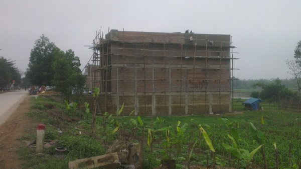 Việc xây dựng công trình vẫn ngang nhiên được diễn ra trước sự “thờ ơ” của chính quyền địa phương