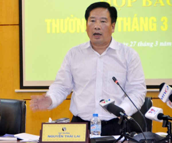 Thứ trưởng Bộ  TN&MT Nguyễn Thái Lai phát biểu trả lời câu hỏi của phóng viên các báo
