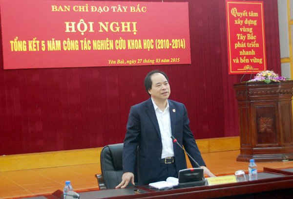 Thứ trưởng Trương Xuân Cừ, Phó trưởng ban Phụ trách Ban chỉ đạo Tây Bắc phát biểu tại hội nghị 