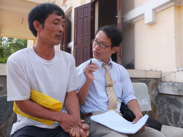 Anh Vũ Văn Miền (khu phố 7, phường Long Bình, TP Biên Hòa, Đồng Nai) bị TNLĐ trong quá trình làm việc