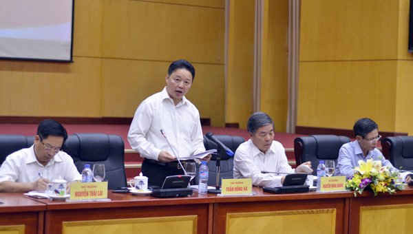 Thứ trưởng Trần Hồng Hà trình bày báo cáo quý I/2015 và phương hướng nhiệm vụ quý II/2015 