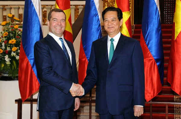 Thủ tướng hai nước bắt tay
