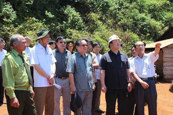 Phó Thủ tướng Hoàng Trung Hải khảo sát việc quản lý bảo vệ rừng tại huyện Tuy Đức