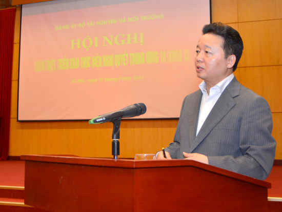 Ủy viên dự khuyết Trung ương Đảng, Bí thư Đảng ủy Bộ TN&MT, Thứ trưởng Bộ TN&MT Trần Hồng Hà phát biểu tại Hội nghị 