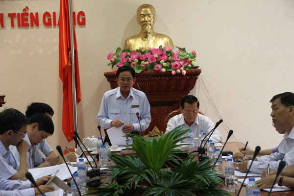 Phó Tổng Thanh tra Chính phủ Nguyễn Chiến Bình (người đứng), đã chủ trì buổi công bố quyết định. 