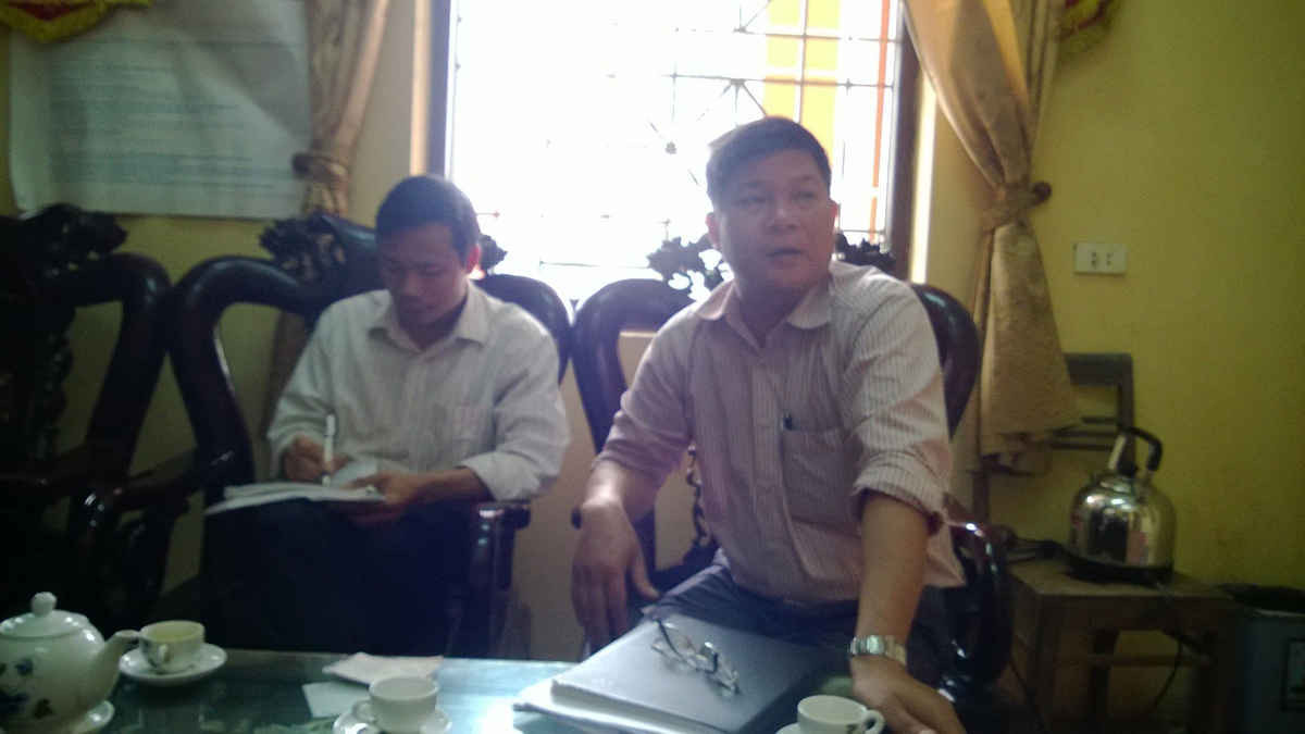 Ông Nguyễn Văn Kiểm làm việc với phóng viên