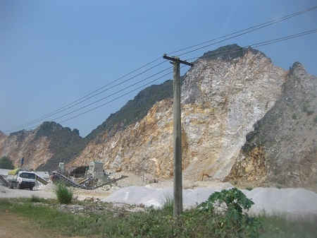 Mỏ đá của DNTN Toàn Thắng ở xã Hoàng Sơn – nơi xảy ra vụ tai nạn.