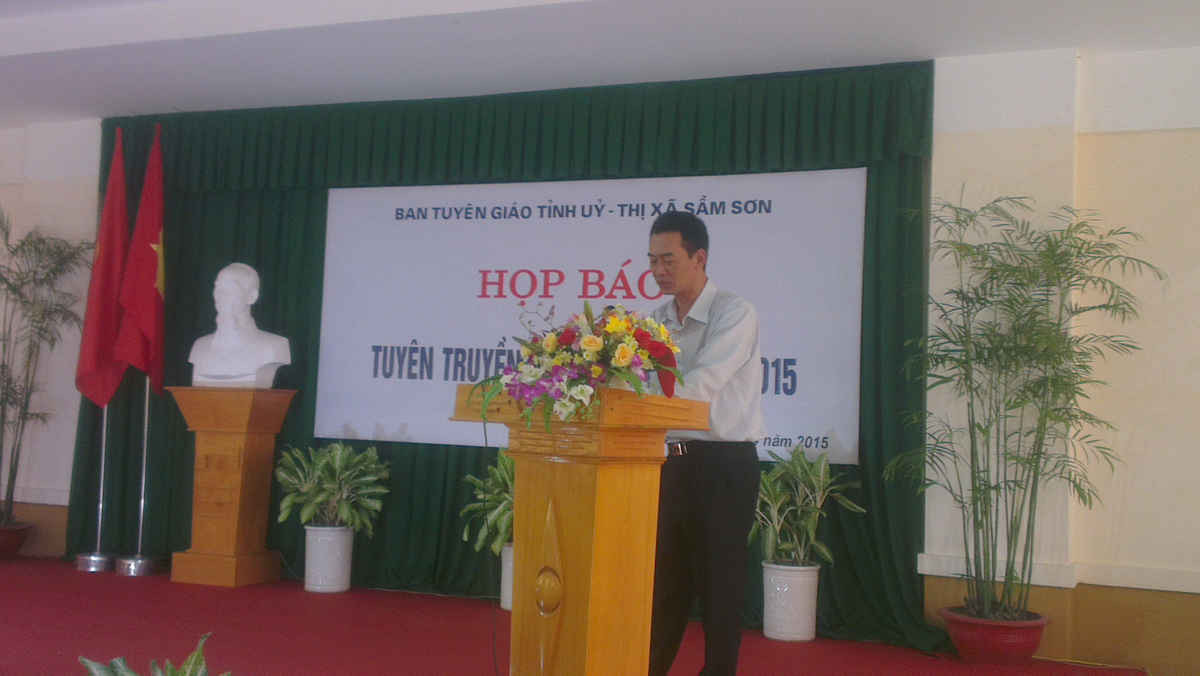 Bí thư Thị ủy Sầm Sơn – Trịnh Tuấn Sinh phát biểu tại buổi họp báo