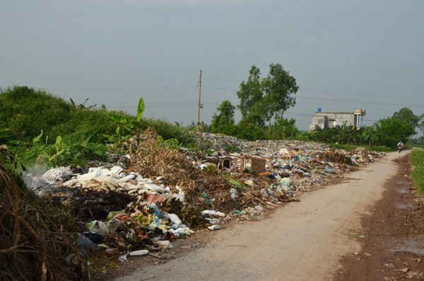 Rác thải nông thôn Hà Nội: Vẫn chôn lấp tạm bợ