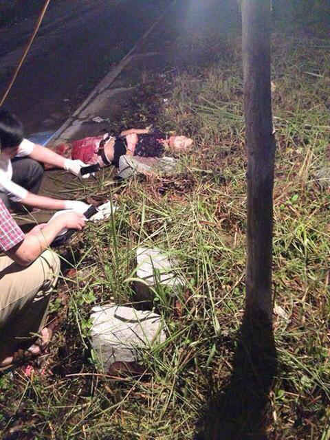 Cơ quan chức năng điều tra hiện trường vụ án giết người kinh hoàng xẩy ra đêm ngày 21/4 nằm phía sau khu hợp khối hành chính số 7 các cơ quan tỉnh Lào Cai - Ảnh: Công an Lào Cai cung cấp 