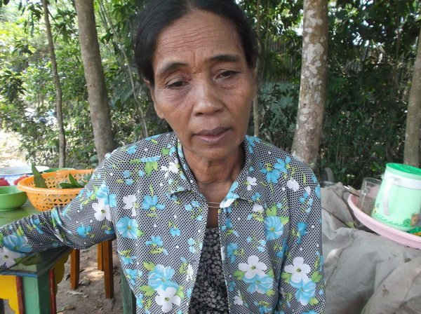 Bà Nguyễn Thị Lệ đau đớn kể lại vụ việc.