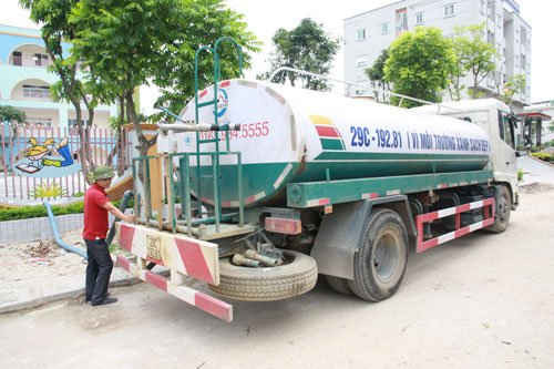 Mùa hè năm 2014, KĐT Đại Thanh phải dùng xe chở nước sạch phục vụ người dân. 