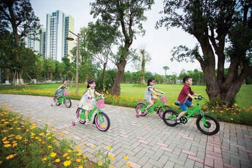 Không nhiều khu đô thị ở Hà Nội có sân chơi, công viên như thế này.