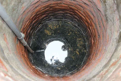 Nhiều giếng đào tại xã Thanh Lâm, huyện Mê Linh bị ô nhiễm nặng khiến người dân thiếu nước sạch sinh hoạt.