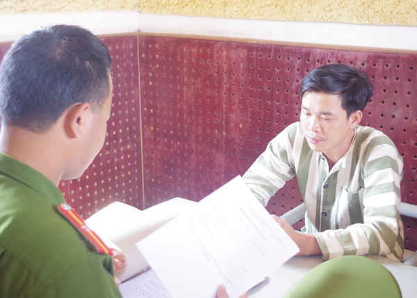 Đối tượng Đinh Bạt Phong tại cơ quan CSĐT
