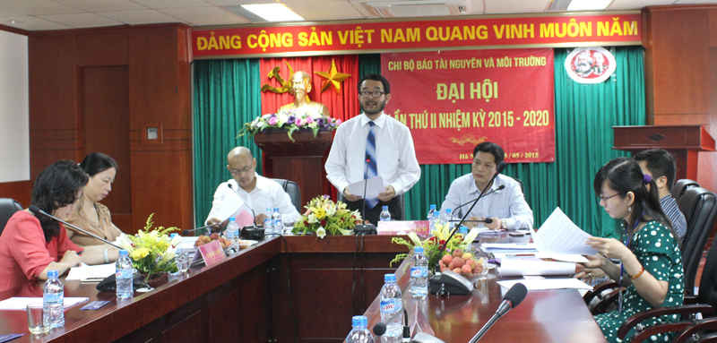 Bí thư chi bộ, Tổng Biên tập Báo TN&MT Hoàng Văn Thành phát biểu tại Đại hội