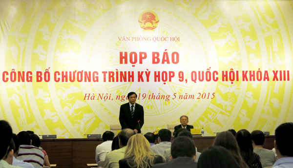 Ông Nguyễn Hạnh Phúc - Chủ nhiệm Văn phòng Quốc hội phát biểu tại buổi họp báo
