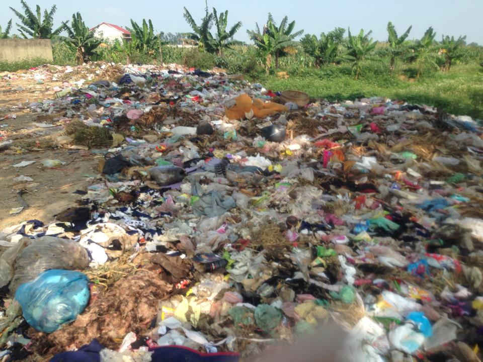 Bãi rác Trại Tửu thuộc xã Hữu Văn bốc mùi ô nhiễm