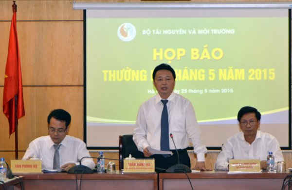 Thứ trưởng Bộ TN&MT Trần Hồng Hà phát biểu khai mạc buổi họp báo