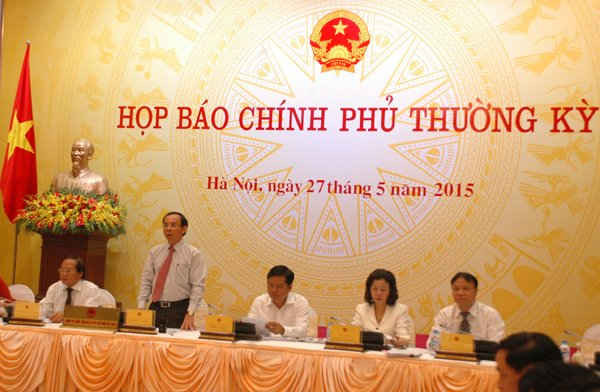 Bộ trưởng Chủ nhiệm VPCP Nguyễn Văn Nên phát biểu khai mạc buổi họp báo chiều 27/5