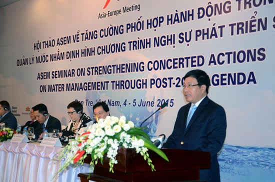 Phó Thủ tướng Chính phủ kiêm Bộ trưởng Bộ Ngoại giao Phạm Bình Minh phát biểu tại Hội thảo 