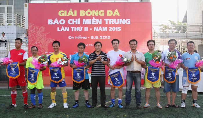 Giải bóng đá Báo chí miền Trung lần II năm 2015 thành công tốt đẹp (Ảnh: Quang Hải)