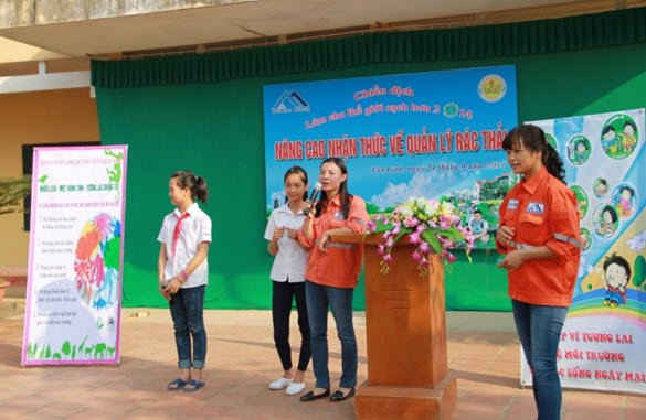 Hoạt động “Nâng cao nhận thức về quản lý rác thải” tại trường tiểu học Tân Linh do Công ty Núi Pháo phát động và thực hiện (tháng 9/2014)