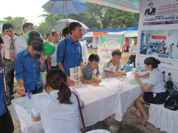 Điện Biên tổ chức ngày hội việc làm lần I năm 2015