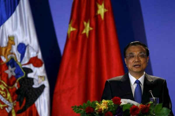 Thủ tướng Trung Quốc Lý Khắc Cường phát biểu tại buổi lễ khai mạc diễn đàn kinh tế Chi lê -Trung Quốc diễn ra ở thành phố Santiago, thủ đô của Chi lê vào ngày 26/5/2015. Ảnh: REUTERS / IVAN ALVARADO