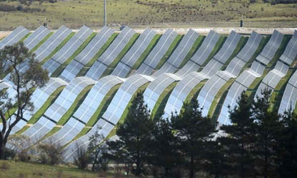  Trại năng lượng mặt trời Royalla gần Canberra. Ảnh: Lukas Coch / AAP