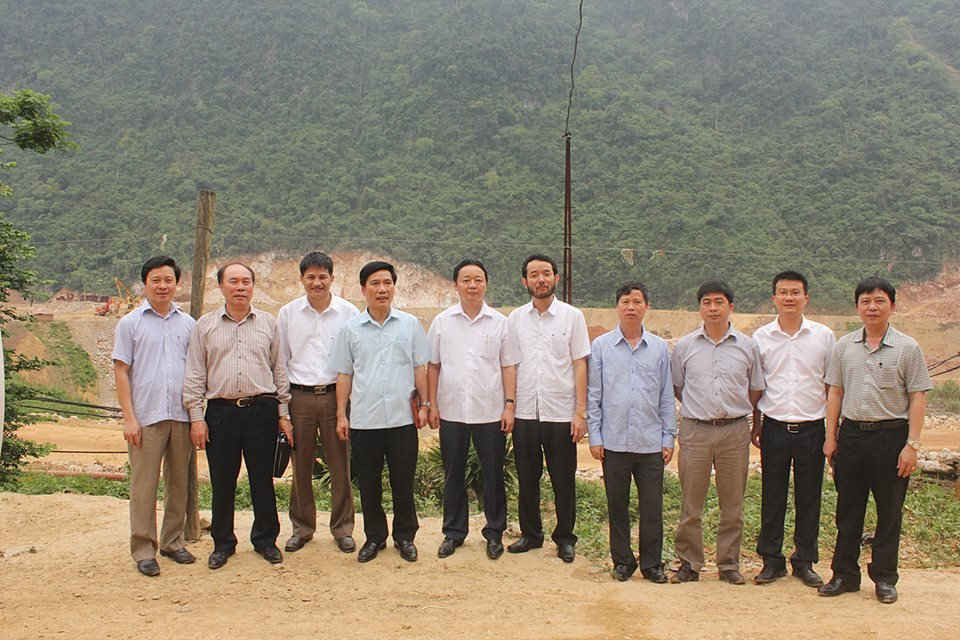 Đoàn công tác Bộ TN&MT tại chuyến khảo sát mỏ vàng Ba Ná - Thần Sa