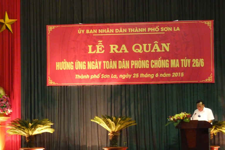 Ông Quàng Văn Lâm, PCT UBND TP Sơn La phát động nhân dân các dân tộc Sơn La hưởng ứng ngày toàn dân phòng chống ma túy 26/6.