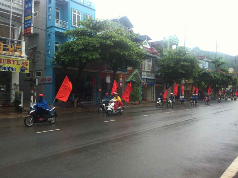 Đoàn viên, thanh niên Sơn La diễu hành hưởng ứng Ngày toàn dân Phòng chống ma túy.