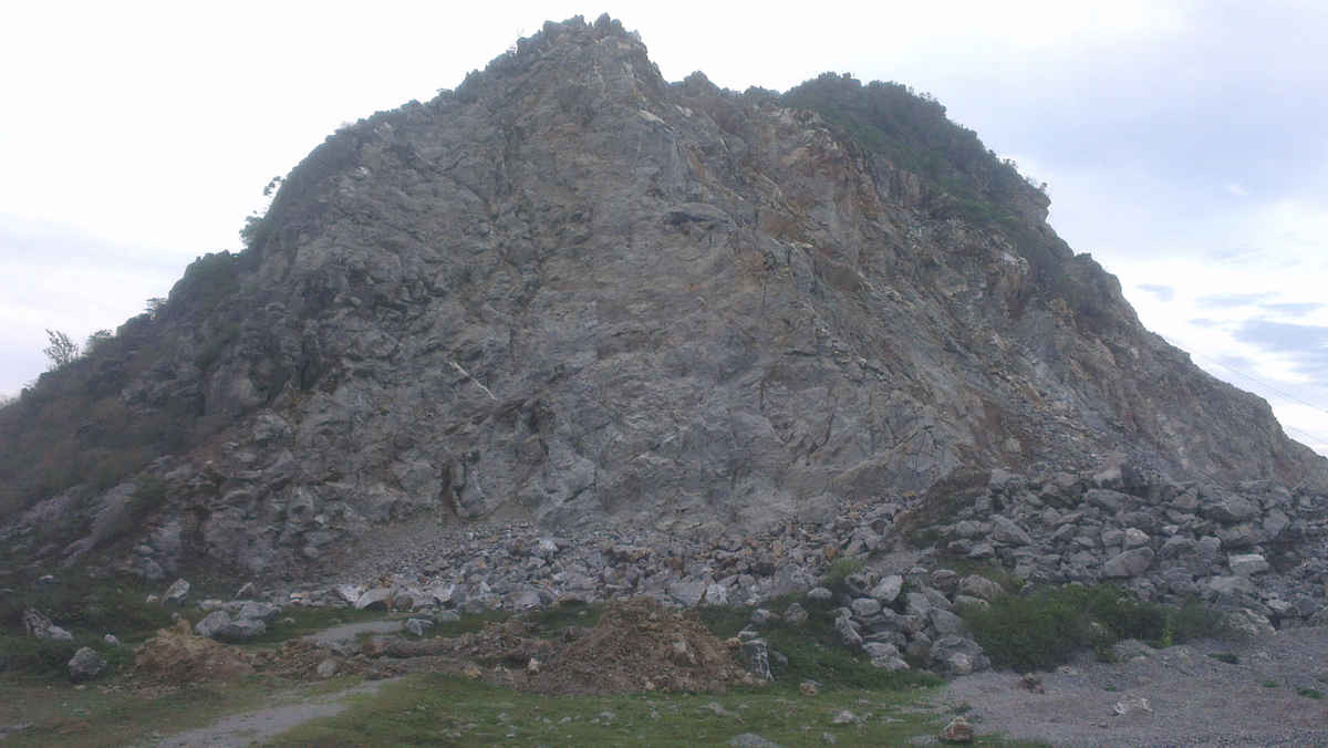 Núi Gáo tan hoang do vài chục cân thuốc nổ cho… hay của Công ty CP Hoàng Trường