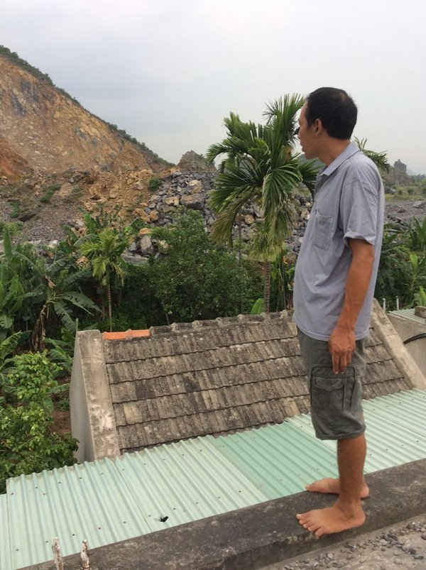 Nhà dân ngay sát mỏ đá của Công ty Tân Phú Xuân 