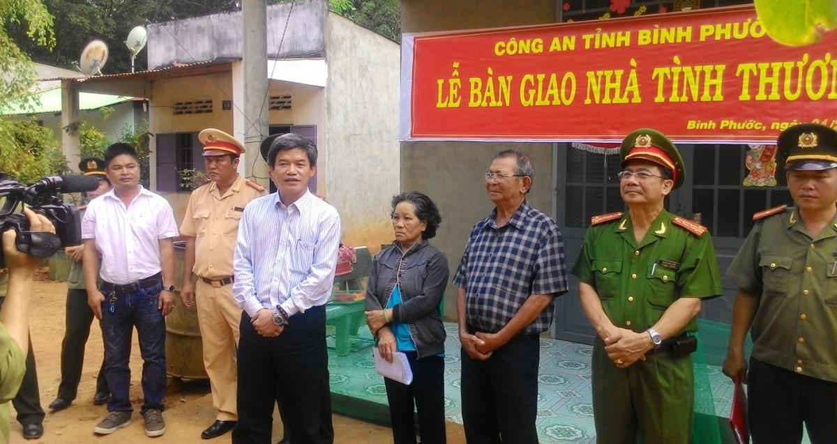 Ông Hoàng Cảnh Nguyễn, Bí thư Đảng ủy Công ty, Tổng Giám đốc Công ty CP Xi măng FICO Tây Ninh tham dự buổi lễ trao tặng