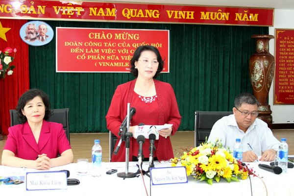 Ủy viên Bộ Chính trị, Bí thư Trung ương Đảng, Phó Chủ tịch Quốc hội Nguyễn Thị Kim Ngân phát biểu tại buổi làm việc với Vinamilk