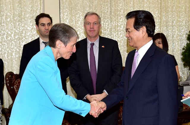 Thủ tướng Nguyễn Tấn Dũng tiếp Bộ trưởng Bộ Nội vụ Hoa Kỳ