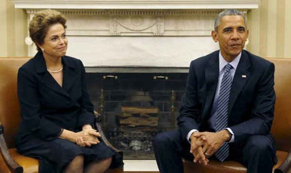 Tổng thống Mỹ Barack Obama và Tổng thống Brazil Dilma Rousseff trong buổi làm việc tại Phòng Bầu Dục (Oval Office) – nơi làm việc của Tổng thống Mỹ trong Nhà Trắng ở Washington vào ngày 30/6/2015. Ảnh: REUTERS/Kevin Lamarque