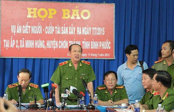 Thiếu tướng Nguyễn Phi Hùng (người đứng), Phó Tổng cục trưởng Tổng cục Cảnh sát – Bộ Công an cho biết: Tổng cục Cảnh sát và Công an tỉnh  Bình Phước đã có sự phối hợp rất tốt. 