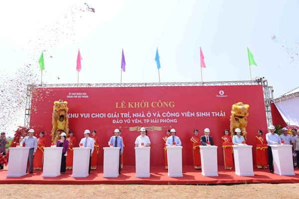 Phó Thủ tướng Hoàng Trung Hải bấm nút khởi công dự án