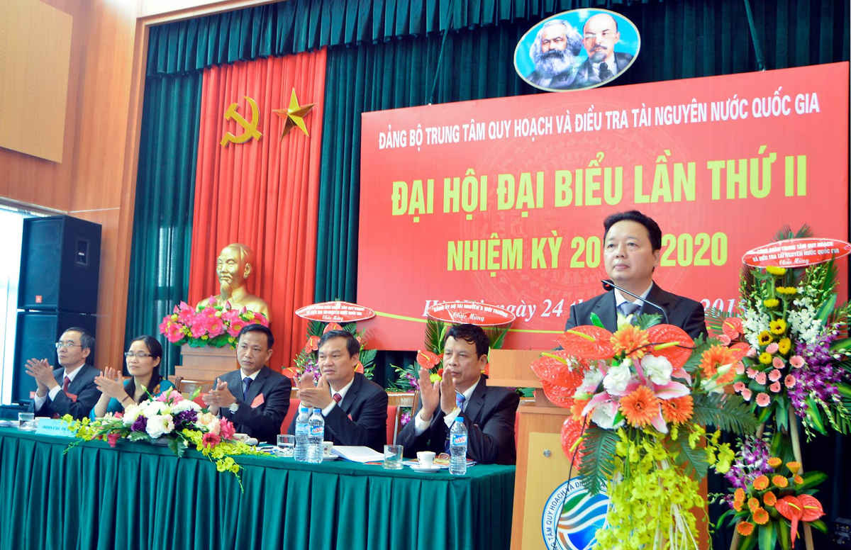 Bí thư Đảng ủy, Thứ trưởng Bộ Tài nguyên và Môi trường Trần Hồng Hà phát biểu chỉ đạo tại           Đại hội Đảng bộ Trung tâm Quy hoạch và Điều tra Tài nguyên nước Quốc gia