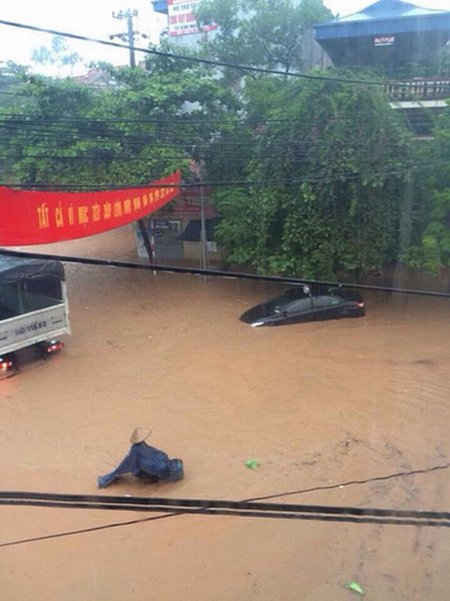 Một góc thành phố Hạ Long bị ngập nặng