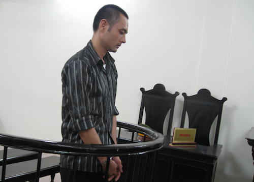 Ngày 27/7, TAND TP Hà Nội đã tuyên bị cáo Võ Ngọc Bích (SN 1982, ở Cầu giấy TP Hà Nội), mạo danh cháu một lãnh đạo cao cấp, mức án 20 năm tù giam về tội Lừa đảo chiếm đoạt tài sản.