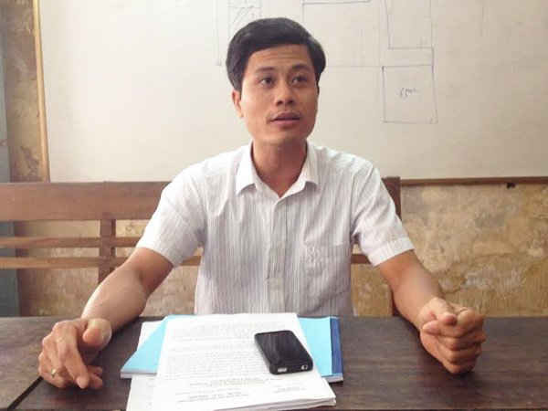 Ông Tưởng Văn Chúc - Chủ tịch UBND xã Hữu Hòa trao đổi với phóng viên Báo TN&MT