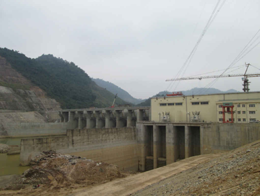 Nhà máy Thủy điện Khe Bố vừa bị xử phạt 26 triệu đồng do vi phạm về môi trường và khai thác, sử dụng tài nguyên nước